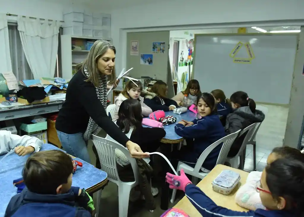 Crespo impulsa la prevención del bullying con cuadernillos en todas las escuelas primarias