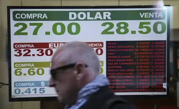 Dólar sin freno: volvió a dispararse y cerró a $ 28,42 sin intervención del Central