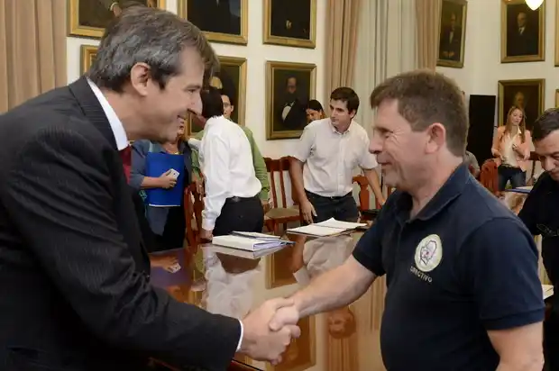 Se inscribirán unos 150 bomberos al monotributo social