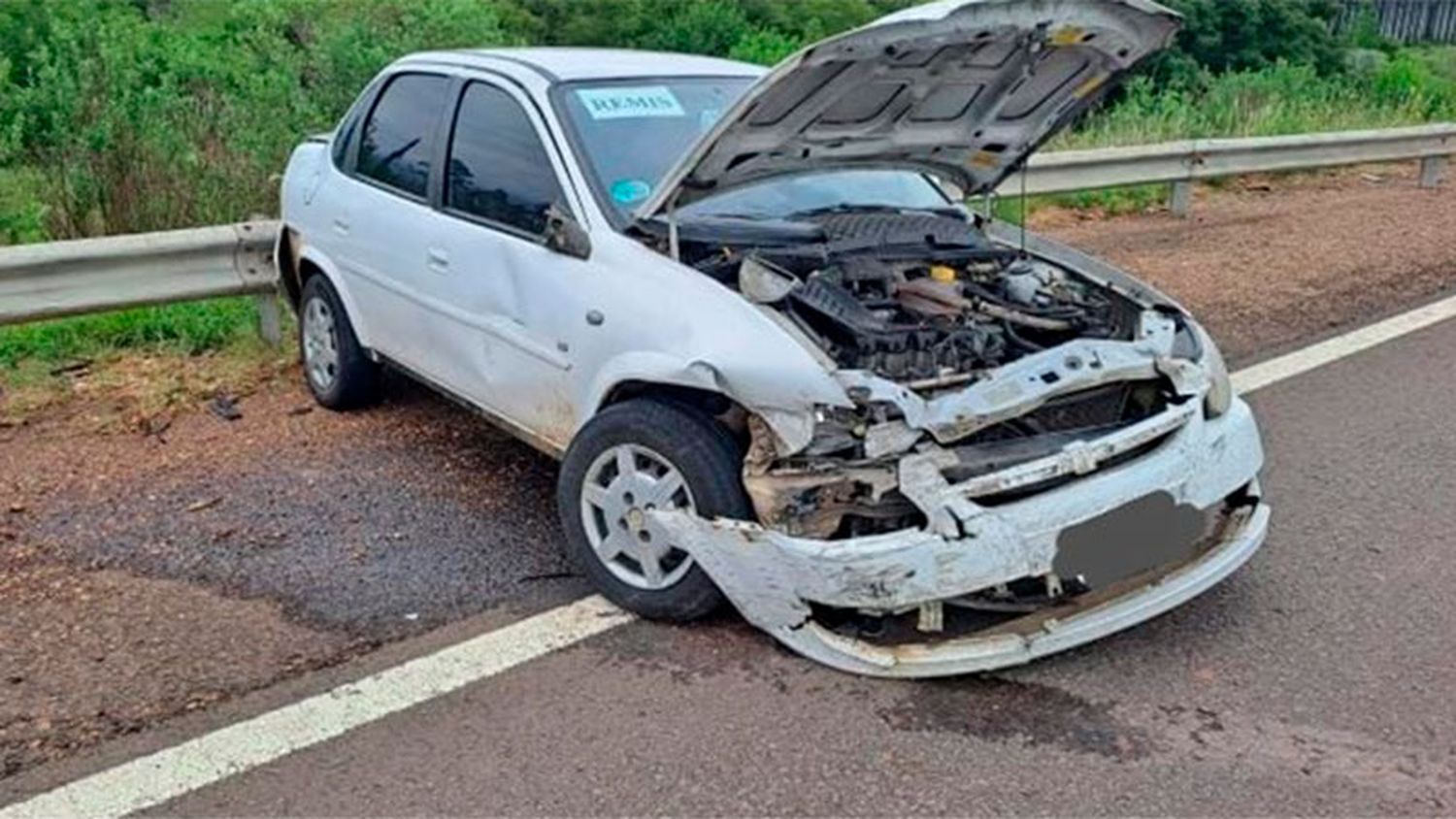 Tremendo choque entre dos autos en la Autovía Artigas: hay dos mujeres heridas