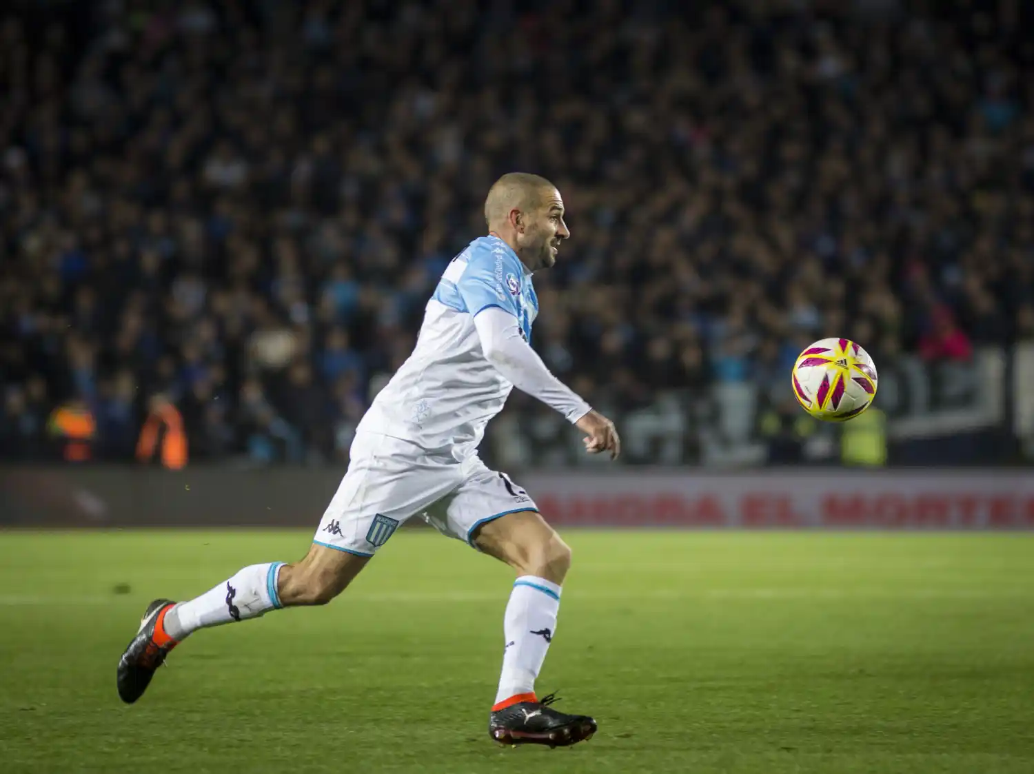 Racing va por el triunfo que le devuelva la punta