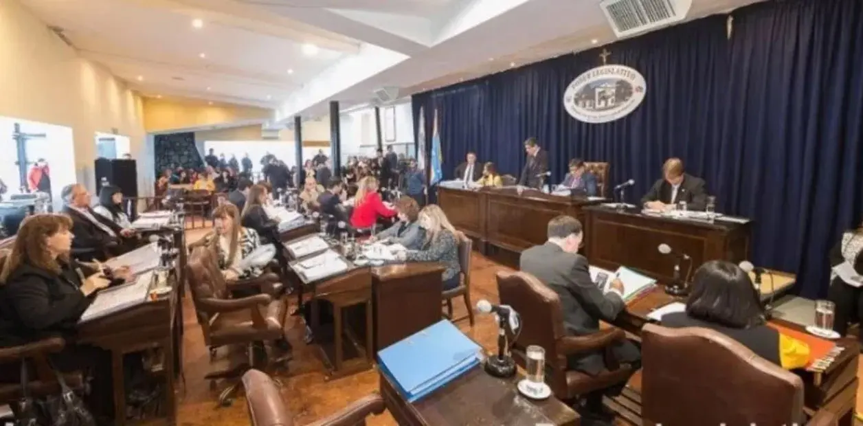 Polémica en Tierra del Fuego: la presidencia de la Legislatura tendrá 74 asesores