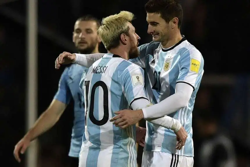 El método que Alario le copia a Messi para volver a jugar