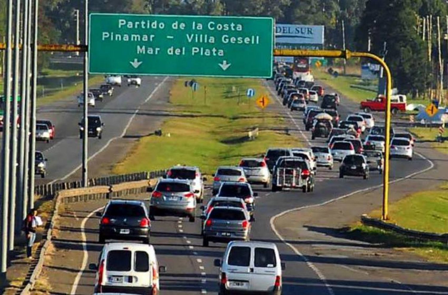 Pese a la niebla matinal, más de 2000 autos circulan hacia Mar del Plata