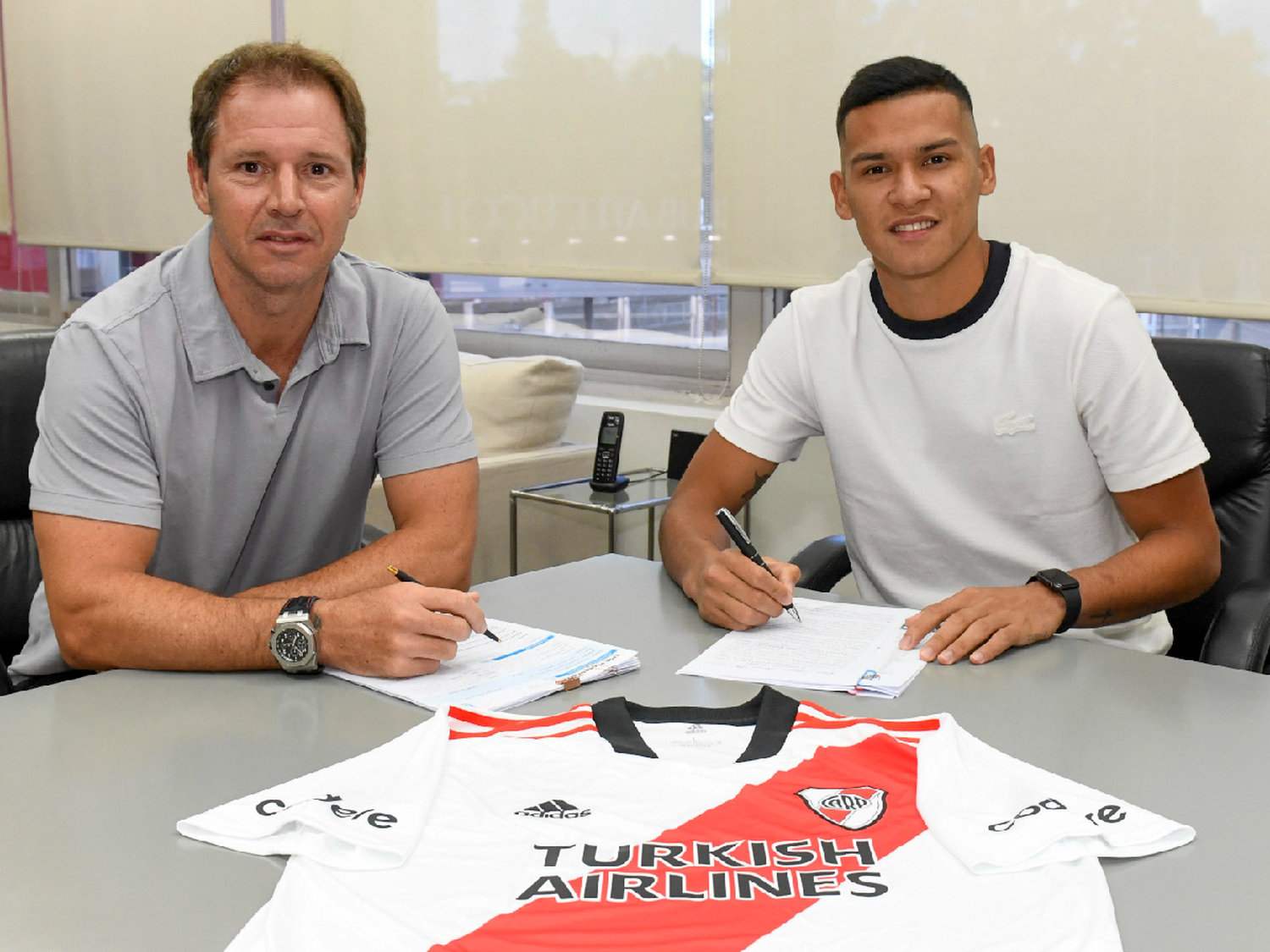 Herrera firmó su contrato con River
