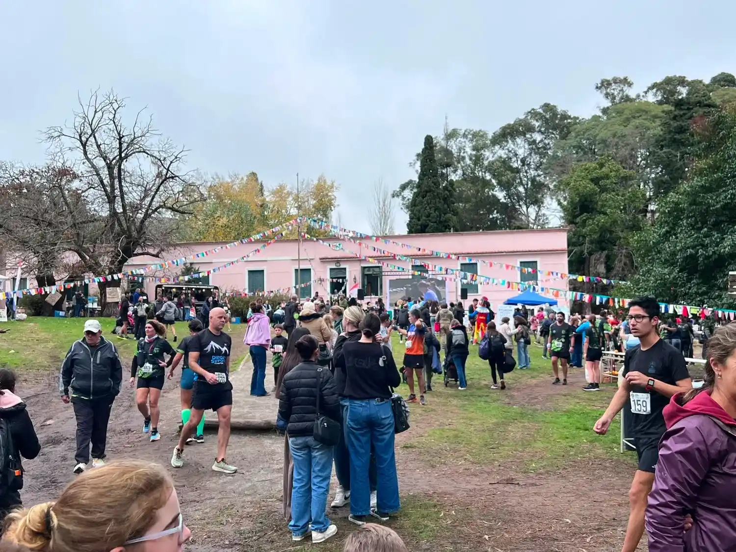 La carrera contó con alrededor de 300 inscriptos.