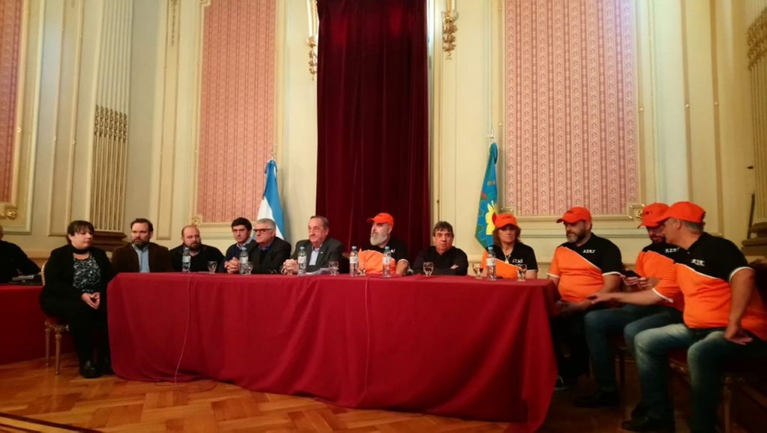 Los municipales y el Ejecutivo firmaron el convenio colectivo de trabajo