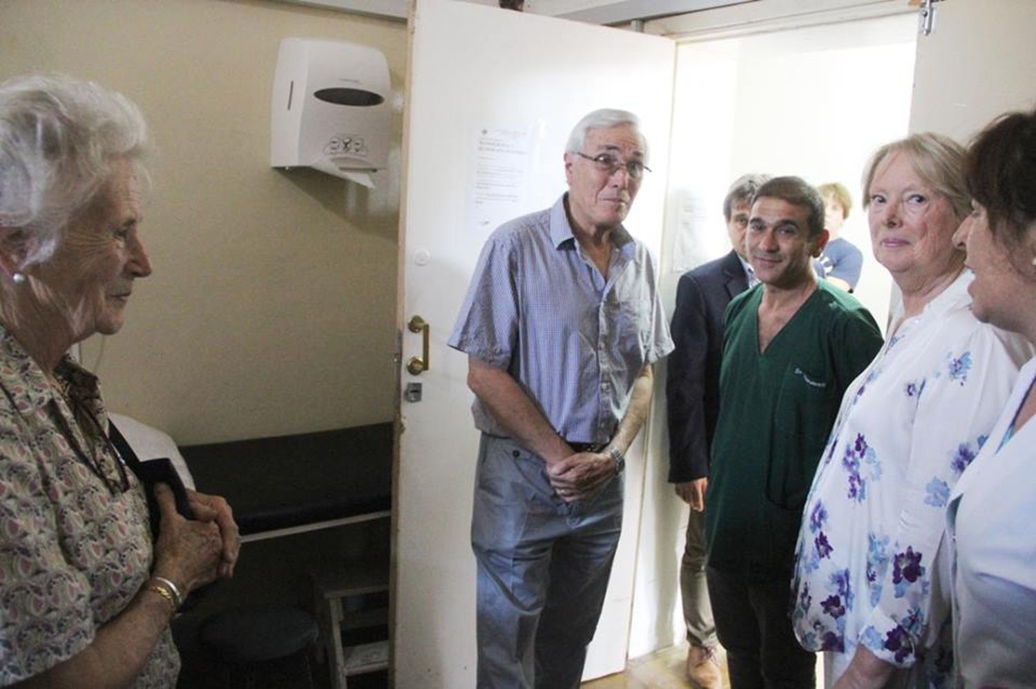 LOBERIA: Descubrieron una placa que recuerda una donación para el Hospital