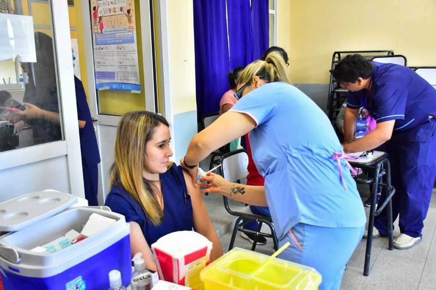 Grupos de riesgo podrán aplicarse hoy la 
3.ª dosis de refuerzo contra el coronavirus