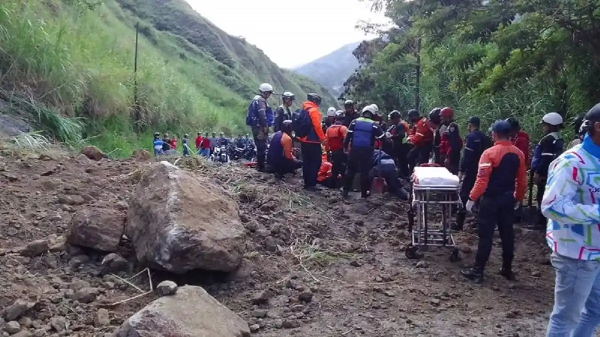 Un motorizado muere tras deslizamiento de tierra en Mérida
