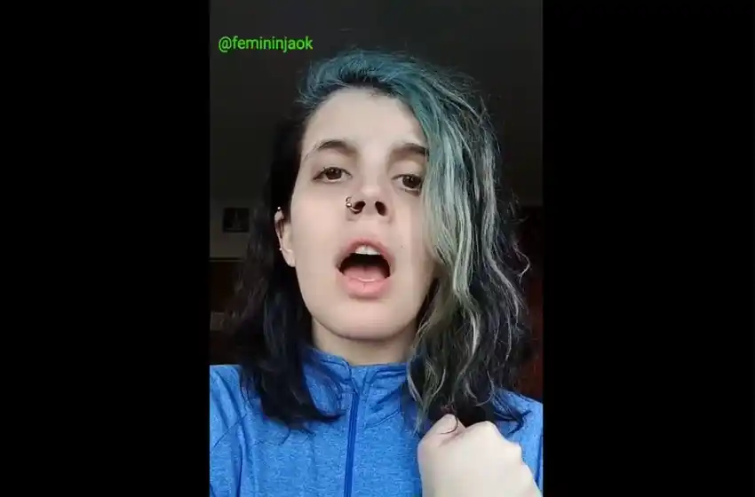 La joven que reversionó el Himno Nacional con letra feminista volvió a subir el video y encendió la polémica