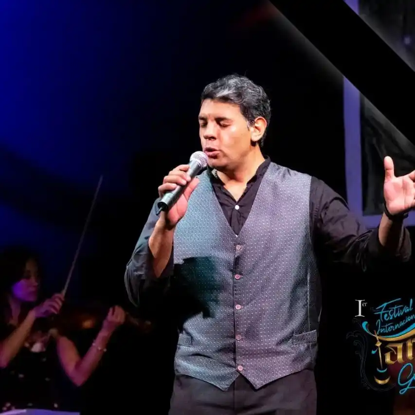 Emilio Faiad presenta "Tengo derecho a ser feliz" en el Teatro Italia