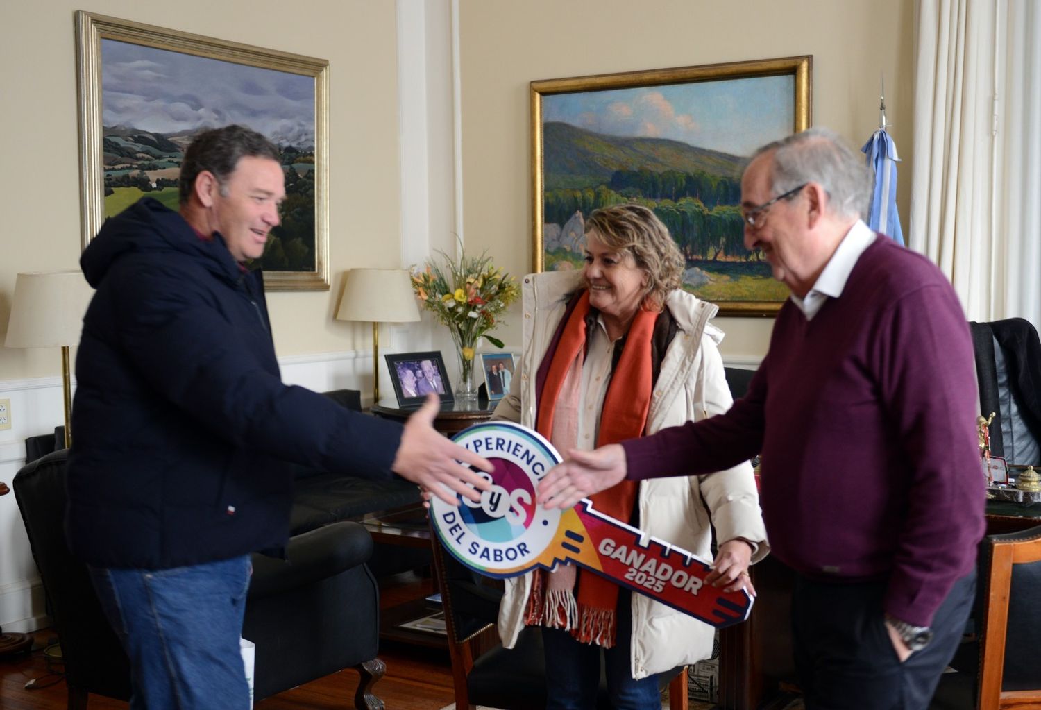 El intendente recibió a la Escuela Granja y al Cluster Quesero por un nuevo premio al Banquete