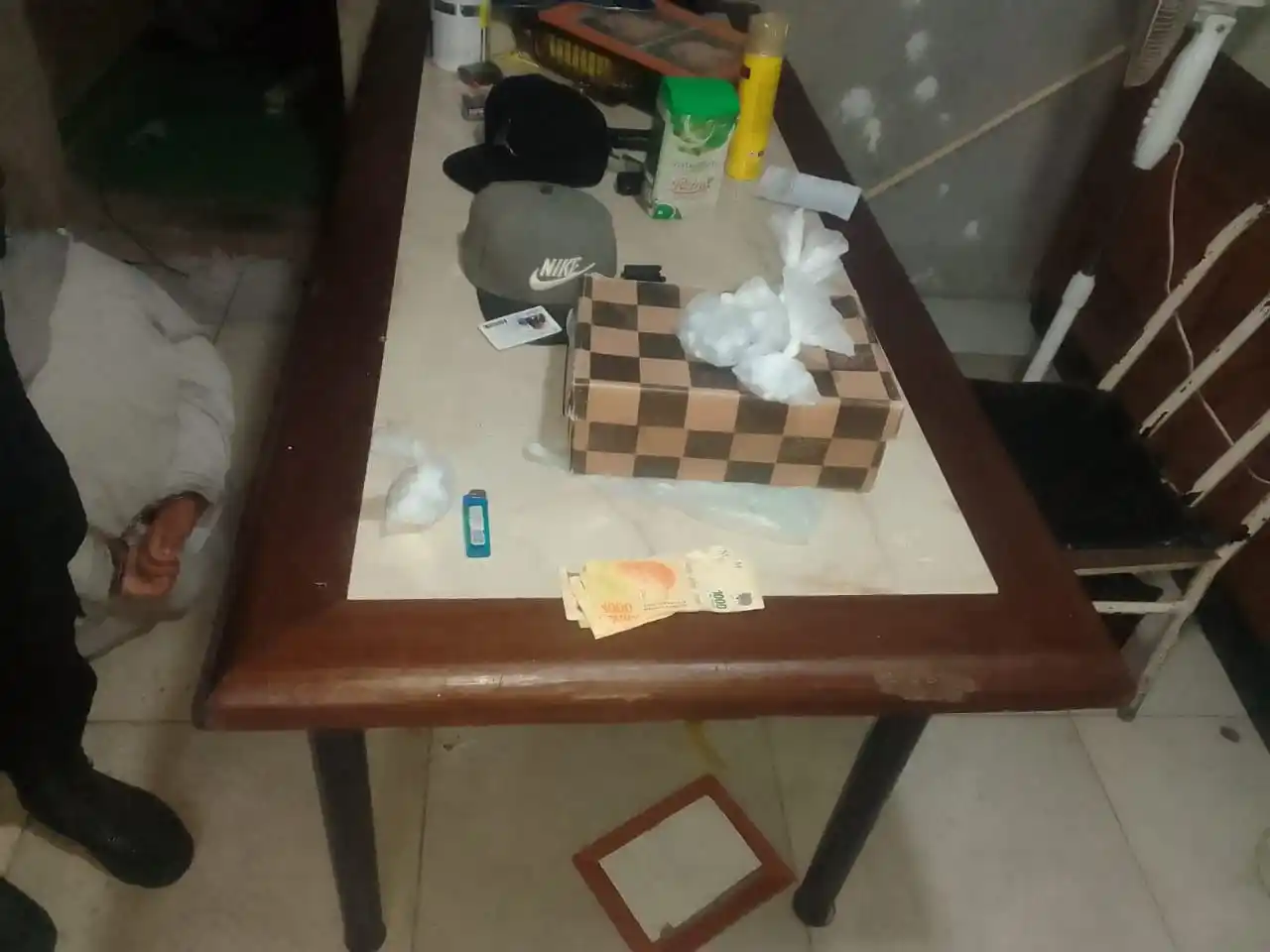 Tres detenidos con al menos 100 envoltorios con cocaína en la zona oeste
