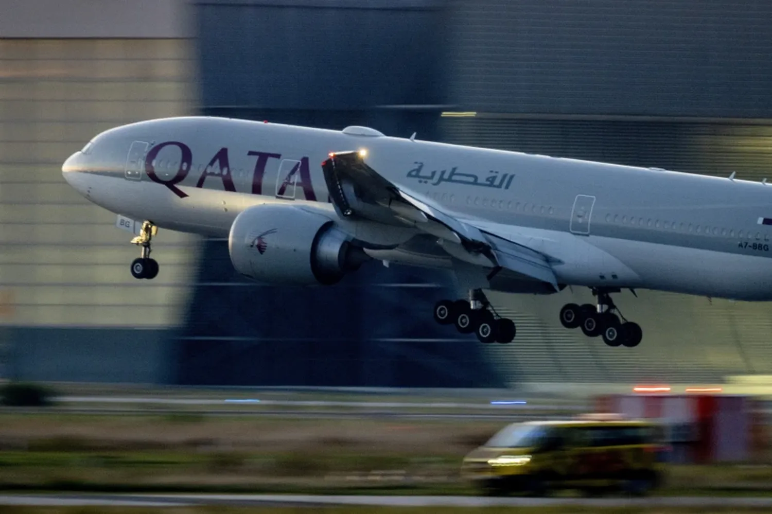 12 Injured as Qatar Airways Flight Encounters Severe Turbulence