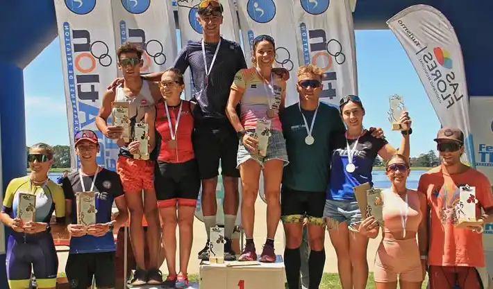 En el top 5. Cossio (primero de derecha a izquierda) y Agostini (cuarto de derecha a izquierda)