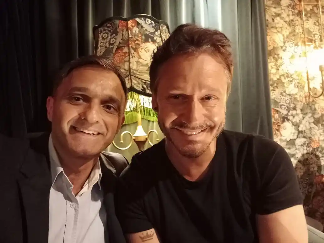 Luciano Juhant en grabaciones junto al chileno Benjamín Vicuña.