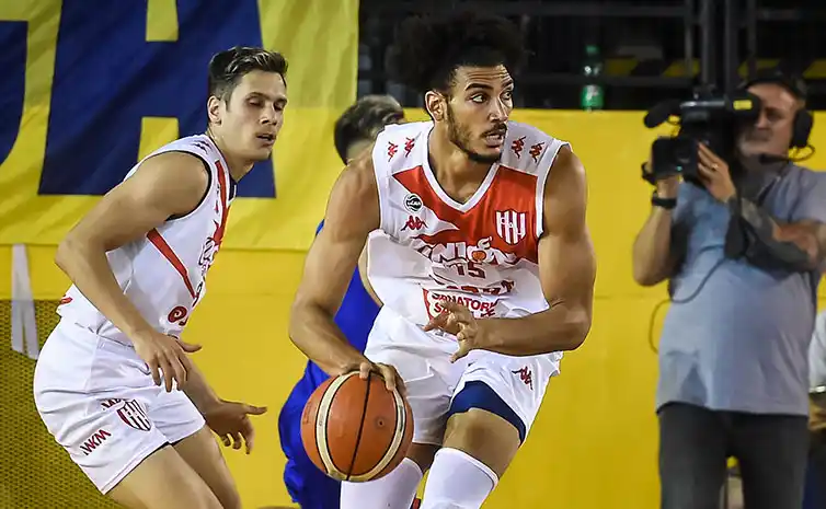 Justin Everett es el nuevo extranjero de Peñarol y debutaría esta noche