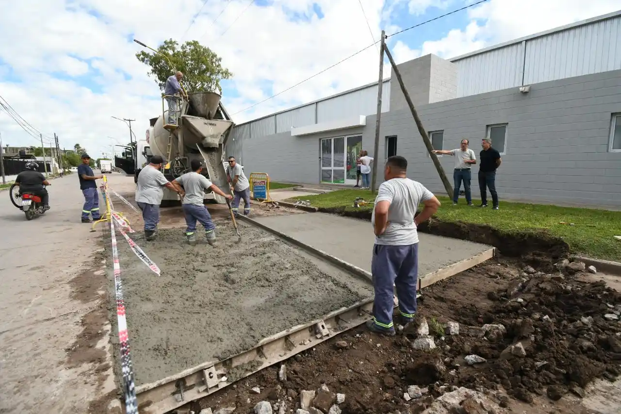 Avanzan los trabajos de bacheo y mantenimiento vial en distintos sectores de la ciudad
