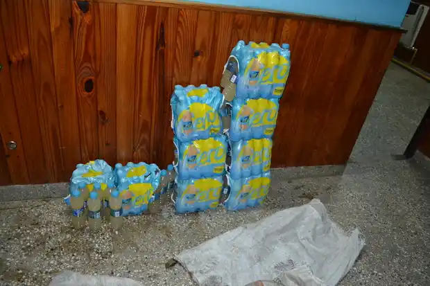 Robaron agua saborizada de la escuela Nazareth y uno fue detenido