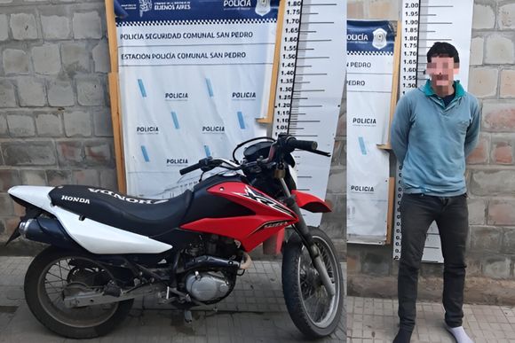 Agredió a su pareja y lo detuvieron: tenía una moto robada