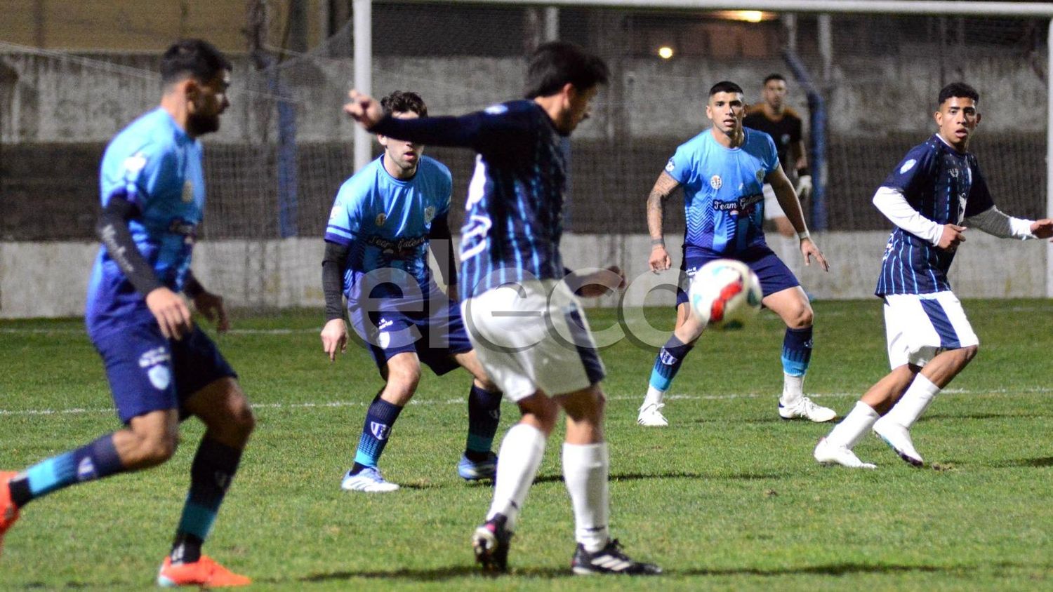 La selección mayor viaja para el partido de mañana
