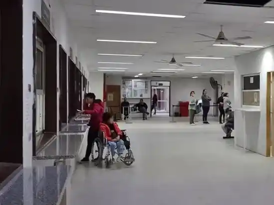 Un joven se fugó del hospital con un disparo en el abdomen