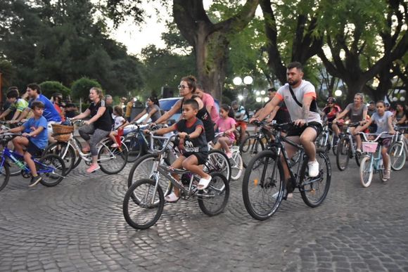 Exitosa bicicleatada nocturna en Rafaela