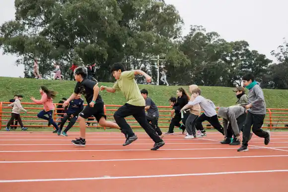 Más de 1200 estudiantes participaron del Festival de Atletismo Recreativo