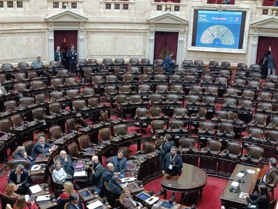 La oposición no consiguió quórum y se cayó la sesión para interpelar a Manuel Adorni