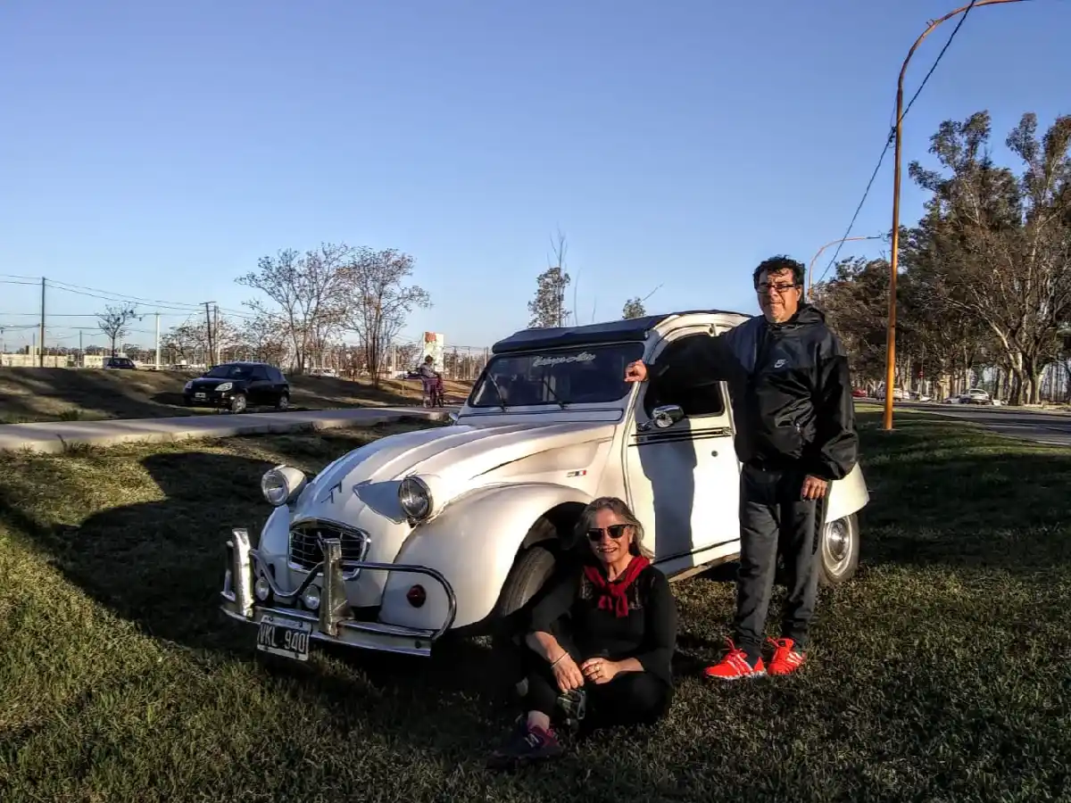 Fanáticos de los 3cv se reúnen para formar el Club del Citröen de nuestra ciudad