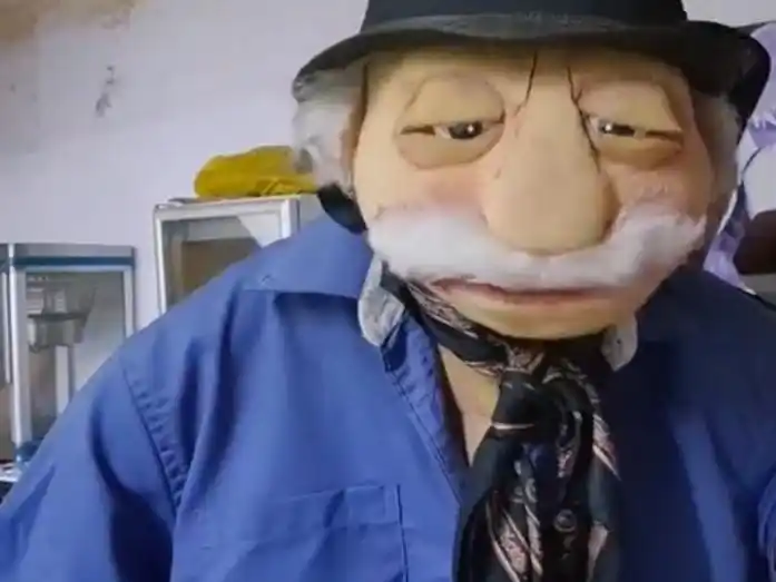 "El Abuelo", uno de los personajes que deleitará a la niñez de Rufino y la zona. Foto: Gentileza