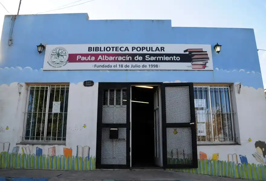 Biblioteca Popular "Paula Albarracín de Sarmiento"