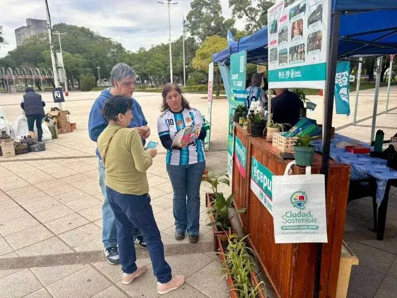 Fructífera jornada de
ecopunto en la plaza San Martín