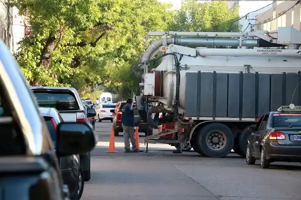 Vecinos del centro no soportan más el fuerte “olor a cloaca”