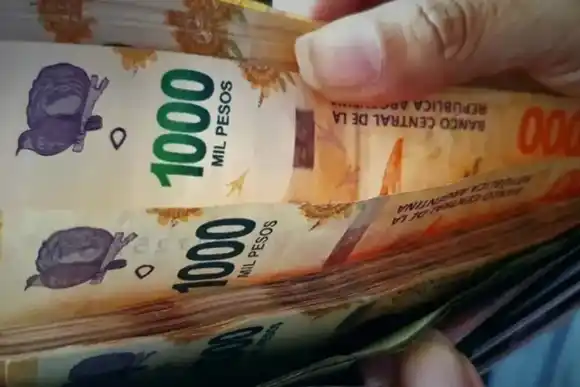 ¿Qué aumentos salariales y sumas fijas analiza el Gobierno?