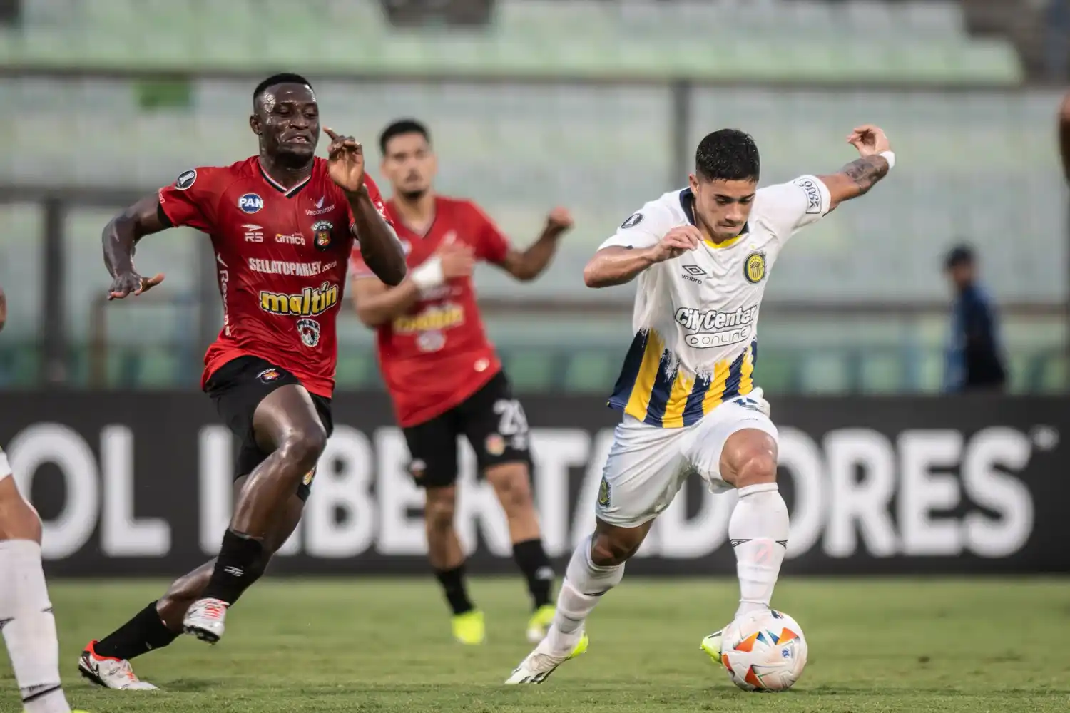 Central pagó caro el mal primer tiempo y terminó empatando con Caracas en Venezuela