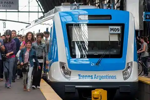 Hubo acuerdo salarial y los gremios ferroviarios levantaron el paro