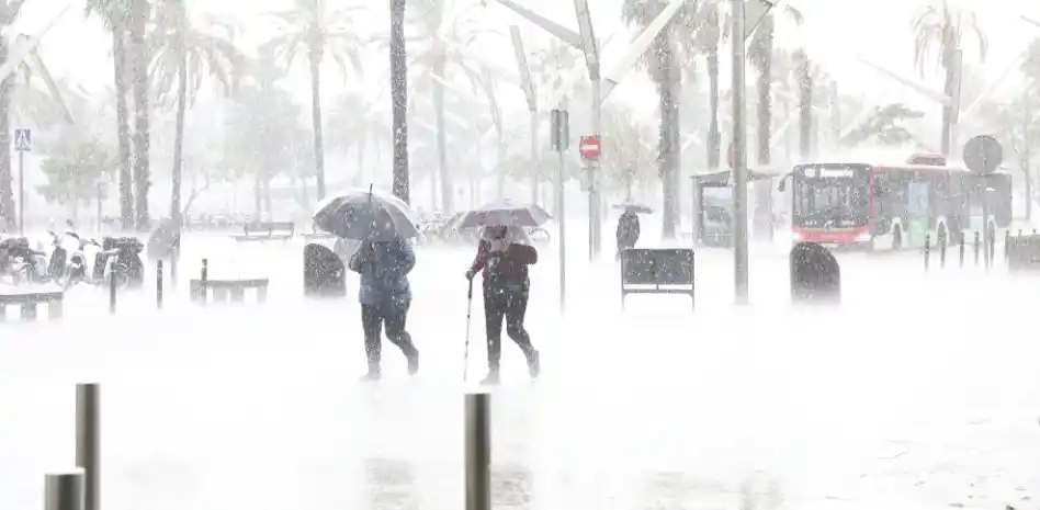 Gobierno catalán  envía ALERTA de LLUVIAS TORRENCIALES en Barcelona (+Videos)