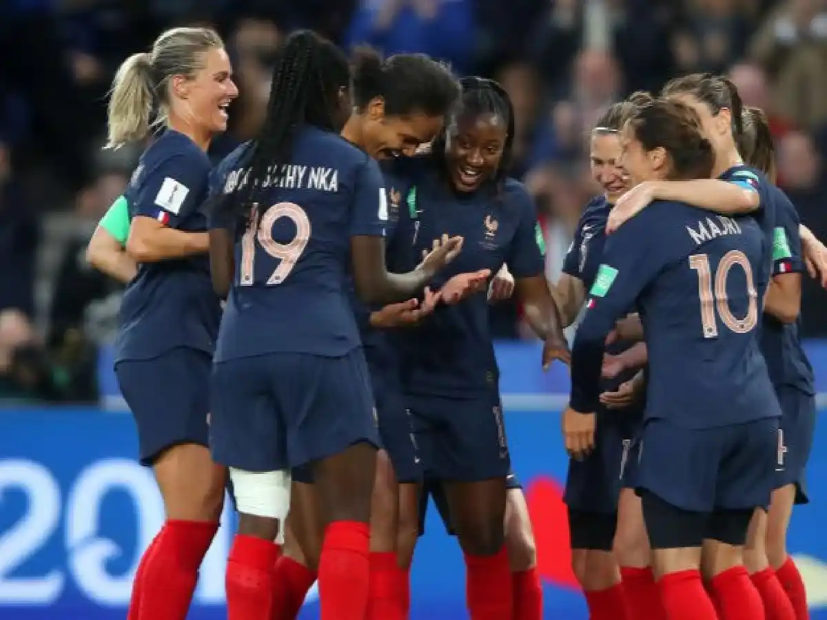 Francia abrió la acción con una goleada 