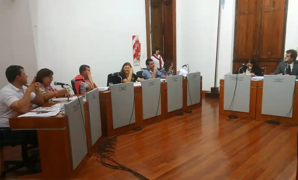 Concejales de Victoria piden nichos XL para cuerpos de personas obesas