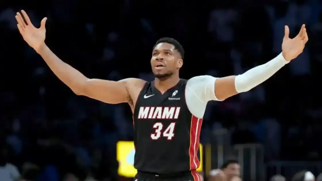 Giannis Antetokounmpo, estrenará camiseta. Foto: IA.