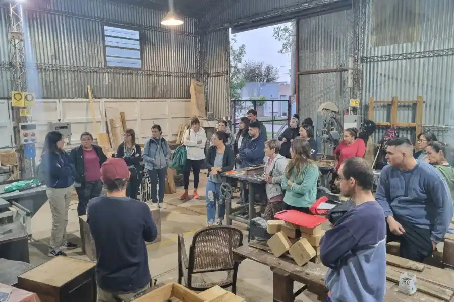 Por cuarto año consecutivo dió comienzo  el Taller de restauración y reciclado de muebles