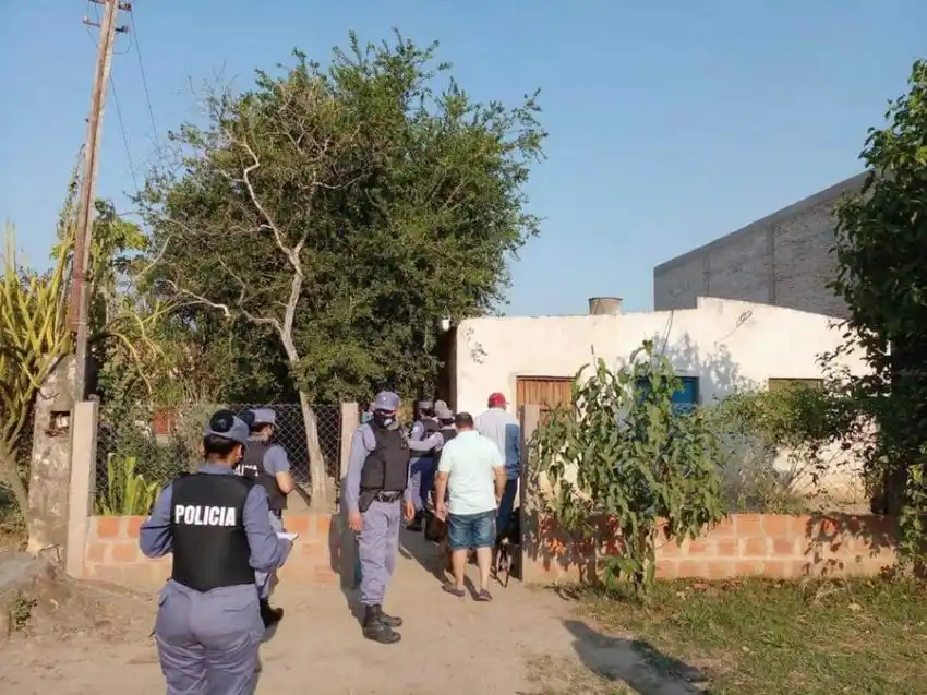 Provocaron desorden, agredieron a un oficial de Policía y terminaron detenidos