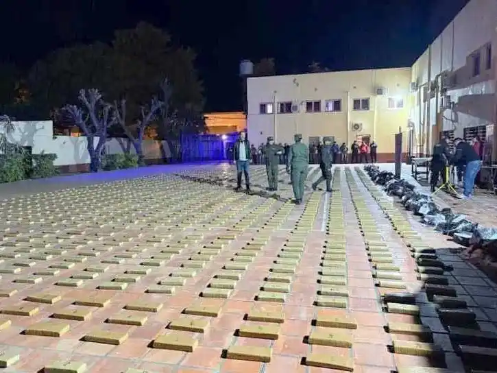 Interceptan en Formosa un camión que llevaba 
casi 1500 kilos de marihuana hacia Chile