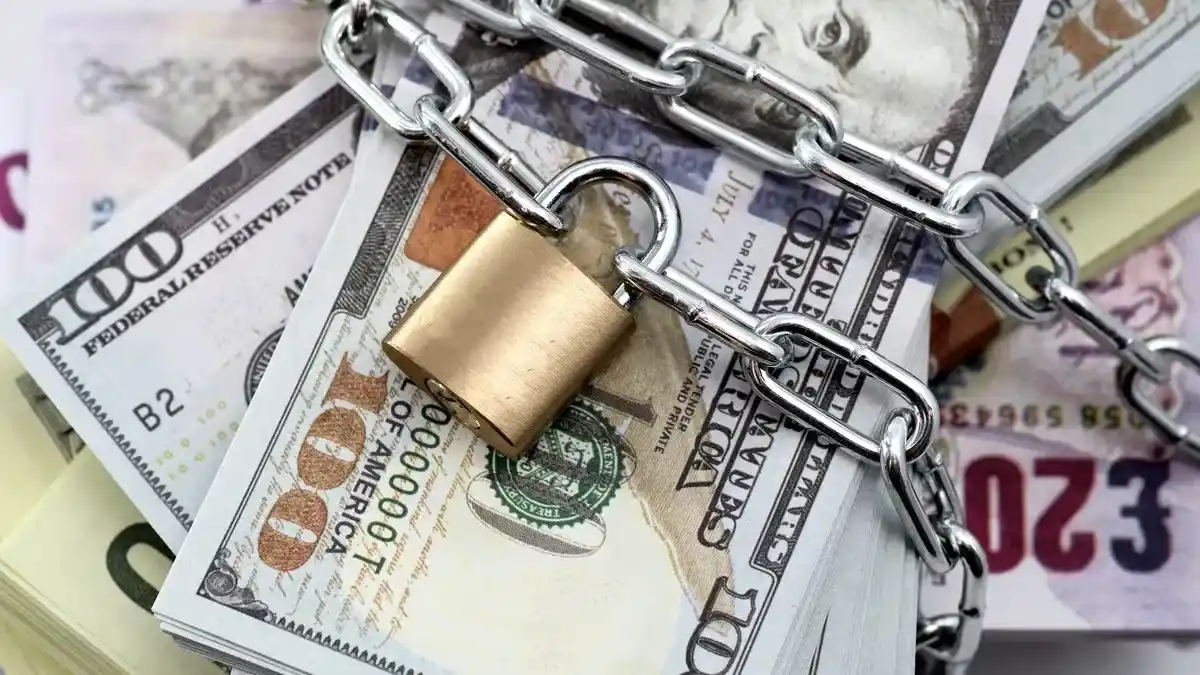 Volvió el cepo: quienes compren dólar oficial no podrán operar MEP ni CCL por 90 días