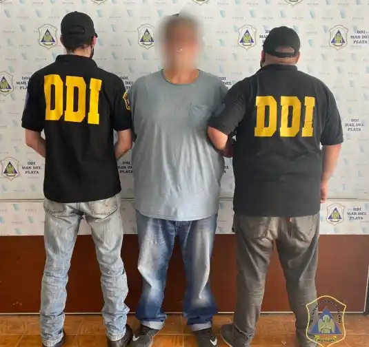 Después de filmarlo, logró que detuvieran a su abusador