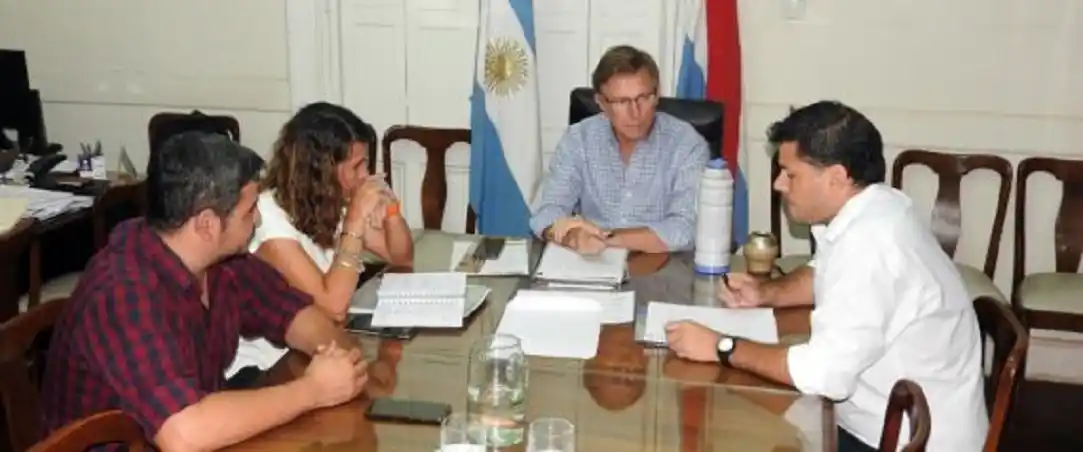 El gobierno dice que asiste a productores en medio del impuestazo