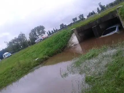 Un auto en el que iban cuatro personas despistó en Ruta 131
