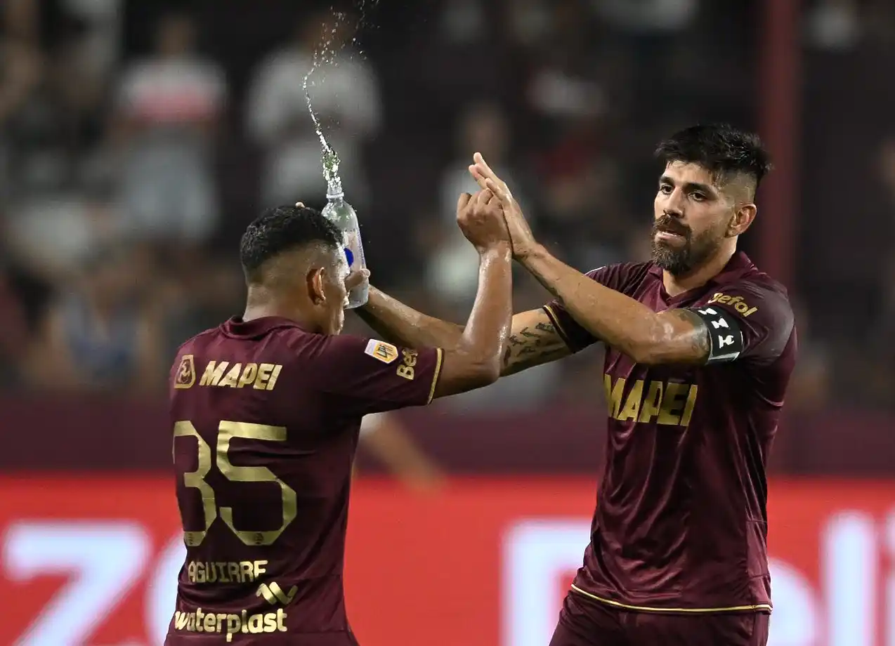 Aguirre y Díaz, integrantes del plantel de Lanús.